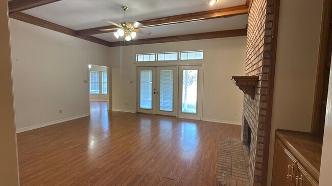 Building Photo - 2106 Middle Creek Blvd