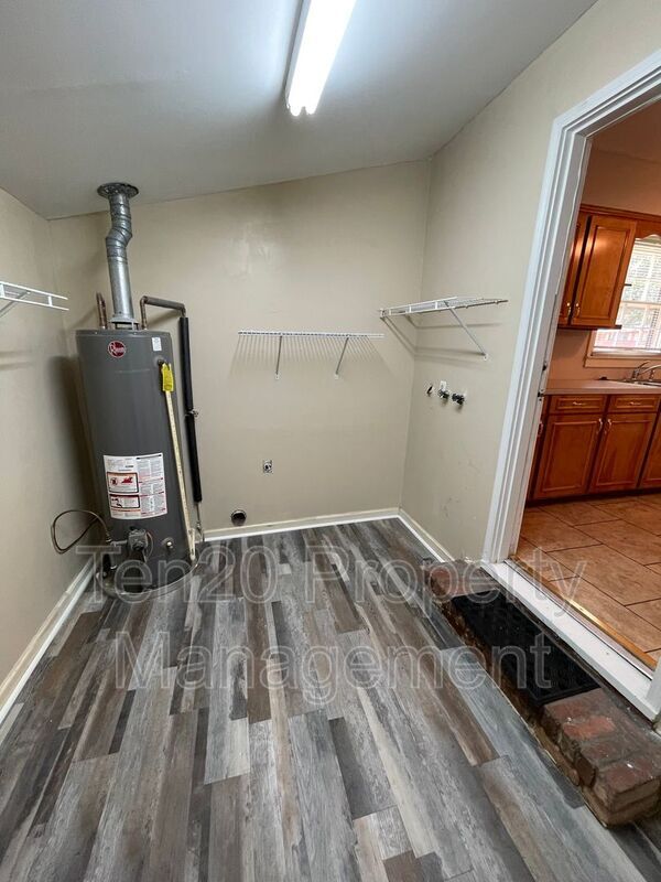 Building Photo - 4204 Wilbur Dr