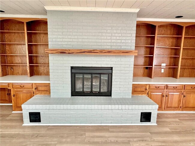 Building Photo - 3120 Willow Ave