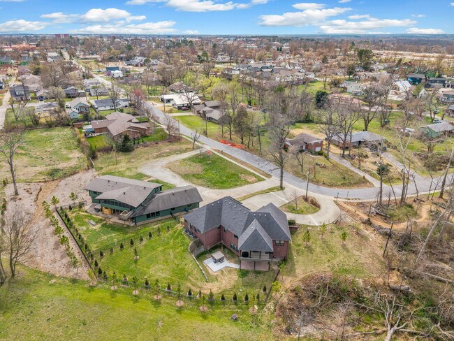 Building Photo - 802 NW D St