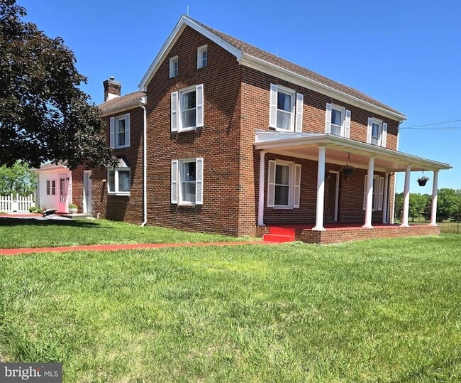 Building Photo - 8293 Leetown Rd