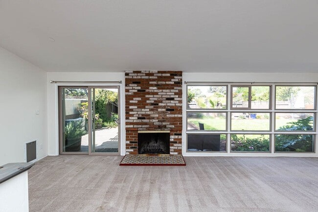 Building Photo - ** AMAZING ALLIED GARDENS 3/2 HOME 2 CAR G...