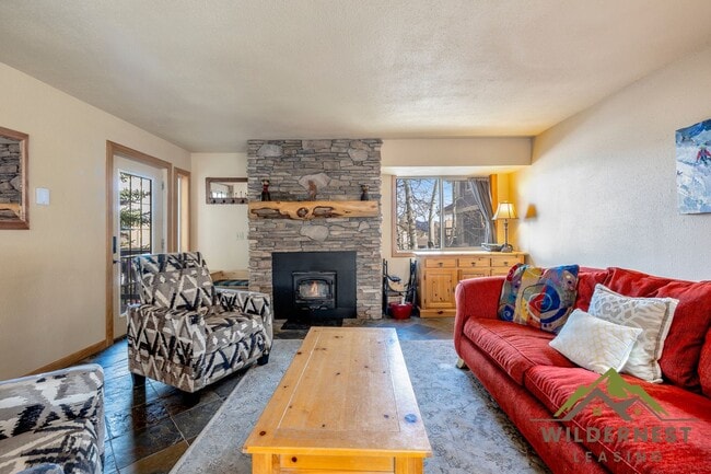 Building Photo - Furnished Pet Friendly Summer Rental