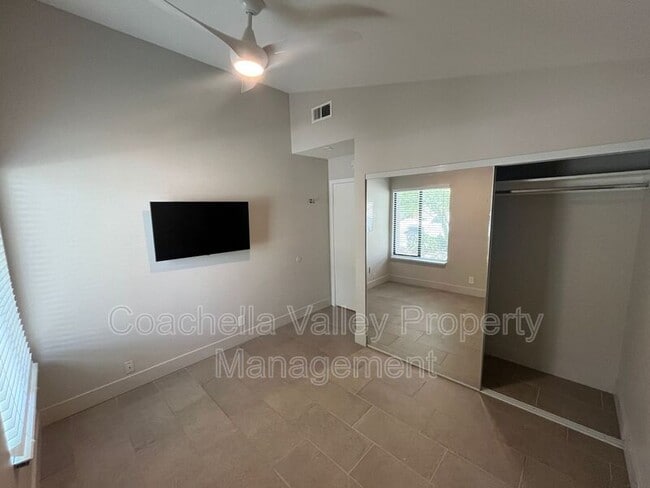 Building Photo - 835 Nueva Vista Dr S