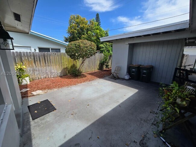 Building Photo - 2500 NE 19th Ave