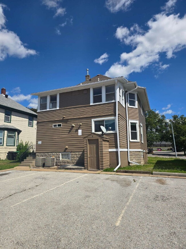 Building Photo - Blackstone Duplex
