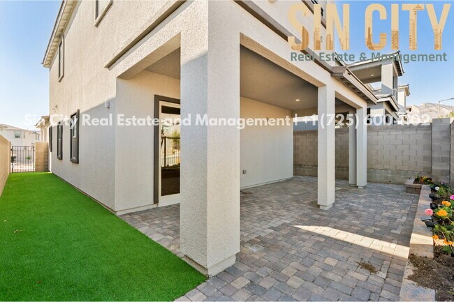 Building Photo - 11828 Black Canary Ave