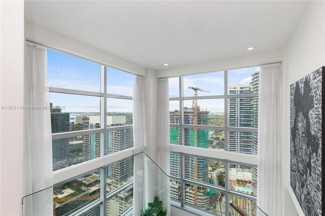 Building Photo - 1395 Brickell Ave