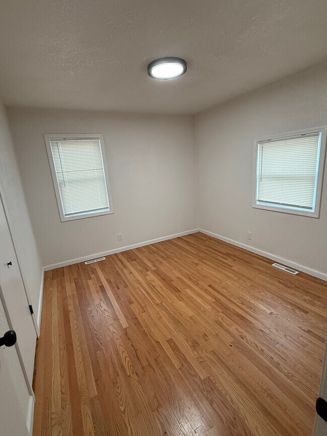 Building Photo - Newly remodeled 3 bedrooms and 2 full baths home located in Independence, MO