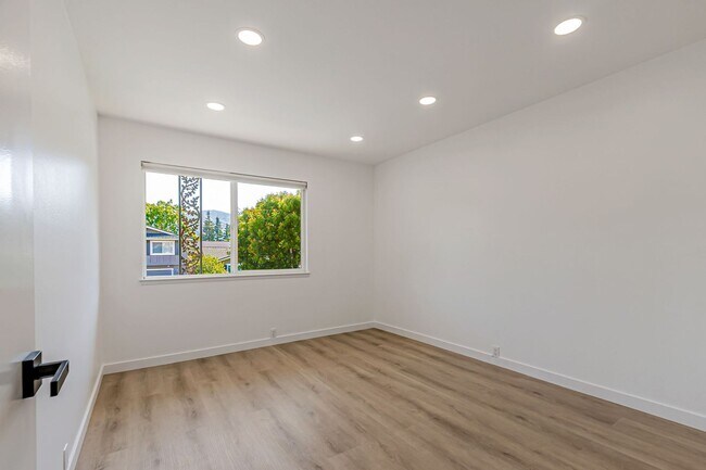 Building Photo - Stunning Updated Home in Almaden Valley