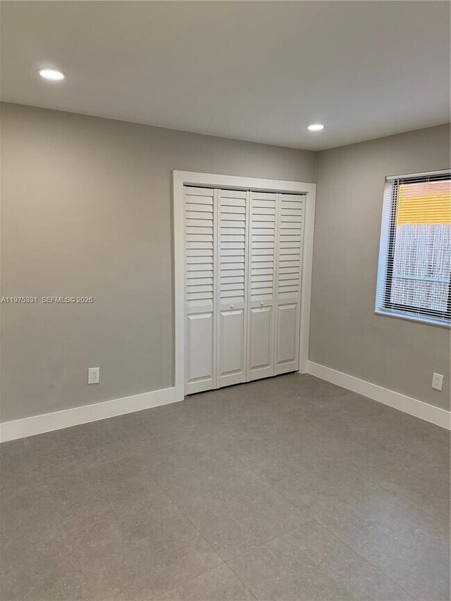 Building Photo - 3275 SW 27th St