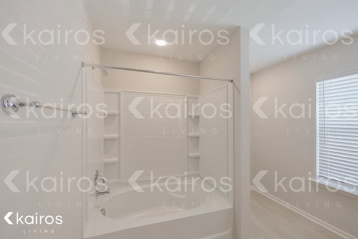 Building Photo - 34 Red Oak Dr.