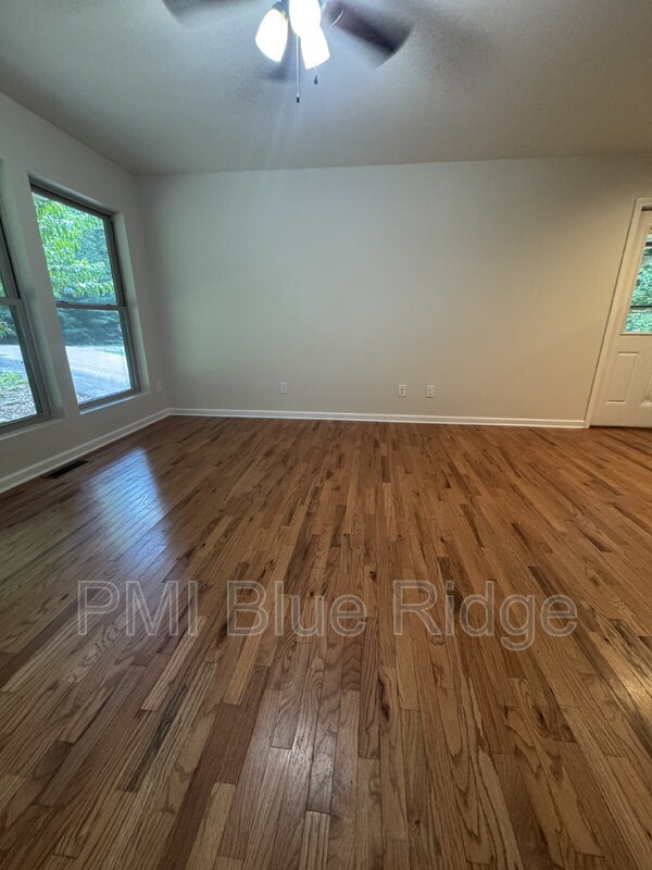 Building Photo - 46 Madison Heights Dr