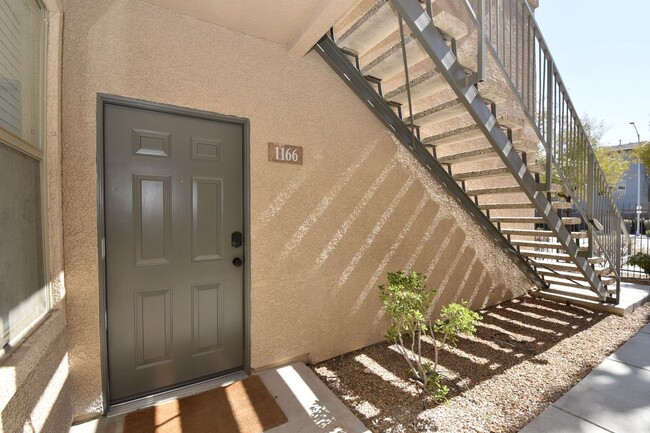 Building Photo - Modern 1-Bedroom Condo in Coronado Palms!