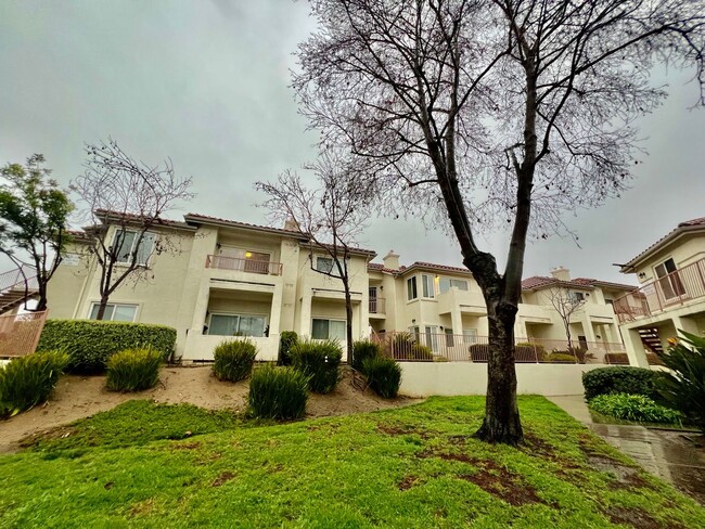 Building Photo - Welcome to this beautiful 3-bedroom, 2-bathroom condo in the desirable Avalon at Eagles Crossing