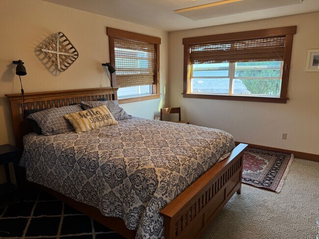 Building Photo - Beach House, Fully Furnished, Short Term J...