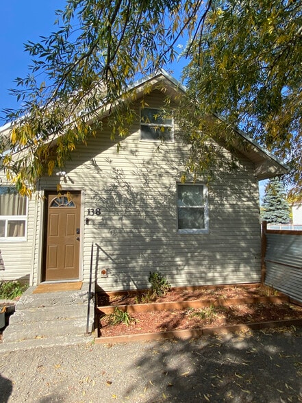 Primary Photo - 138 W Parker Main St