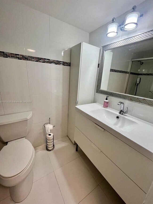 Building Photo - 251 174th St