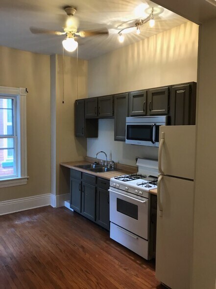 Building Photo - 1600 Beechwood Ave
