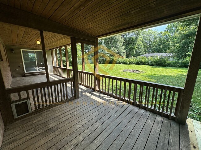 Building Photo - Spacious Warren Township, 3 Bedroom/1.5 Ba...
