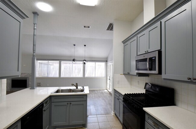 Building Photo - 2910 Walnut Springs Dr