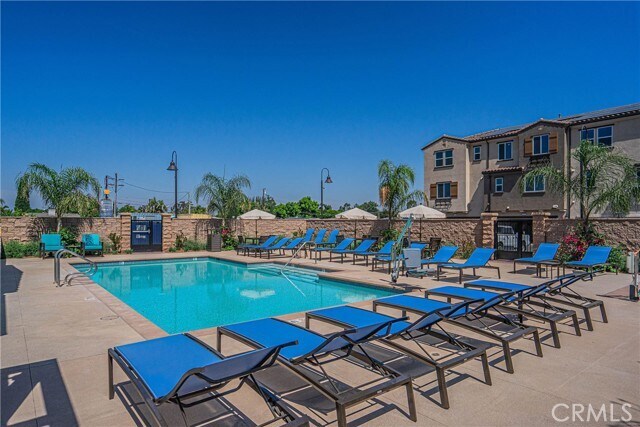 Building Photo - 2317 W Broadway