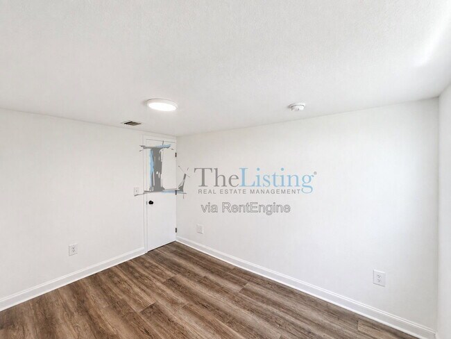 Building Photo - 2310 S Shine Ave