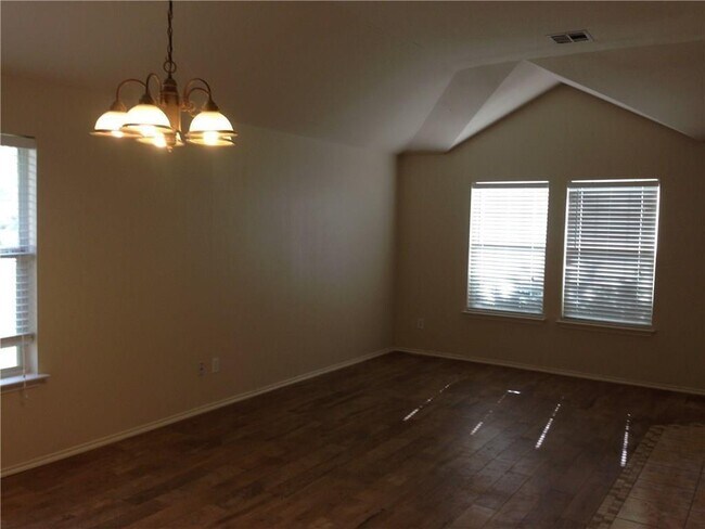 Building Photo - 104 N Treasure Oaks Dr