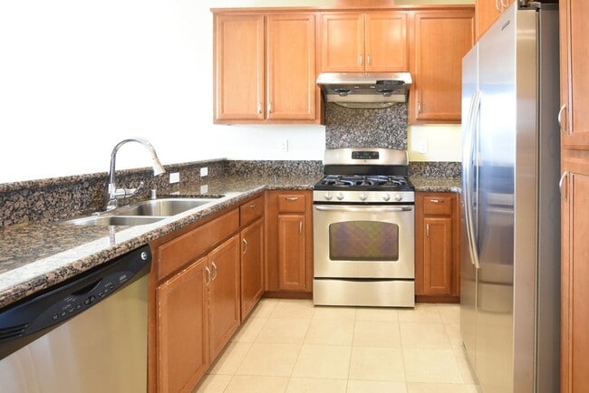 Building Photo - Beautiful & Contemporary 4 Bedroom 3 Bath Tri-level Townhome with Cupertino Schools
