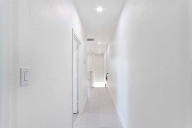 Building Photo - 4008 Bennington St