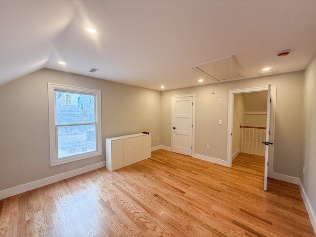 Building Photo - 405 North Ave