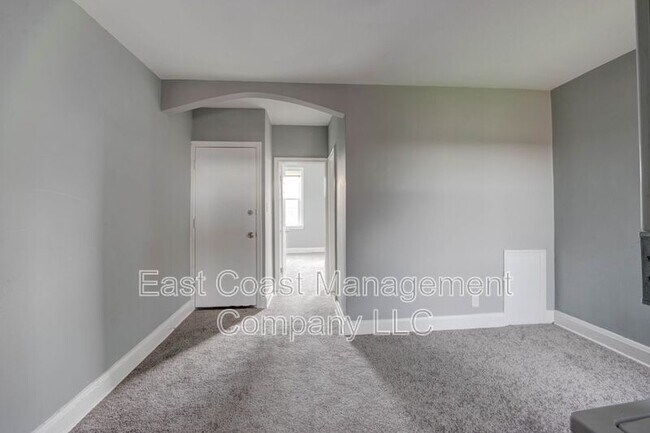 Building Photo - 1314 N Kenwood Ave