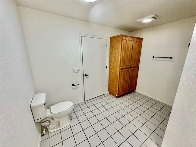 Building Photo - 1242 SW Elm Tree Rd