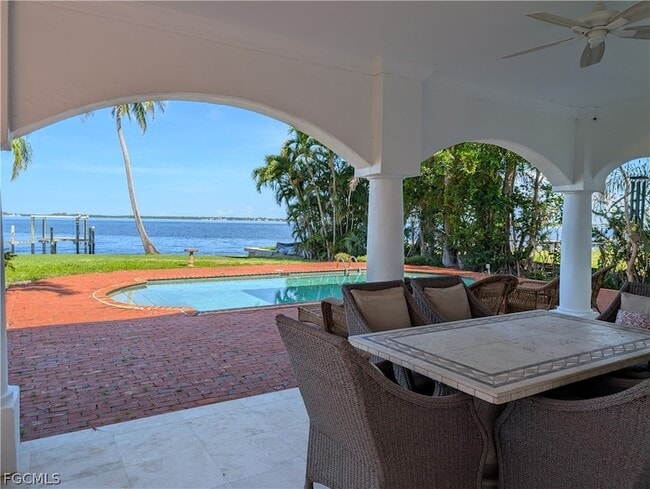 Building Photo - 2878 Valencia Way