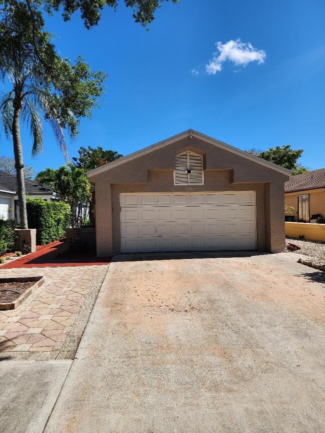 Building Photo - 3760 NW 19th St