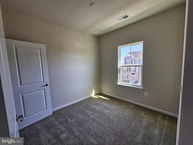 Building Photo - 4523 Briarhaven Dr