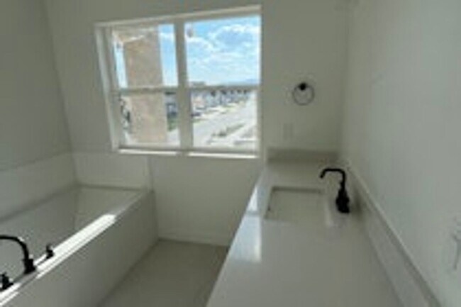 Building Photo - 3348 W 1570 N