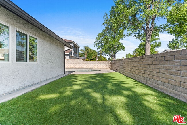 Building Photo - 9200 Wystone Ave