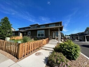 Building Photo - Stylish 3 Bedroom Duplex with Scenic Views...