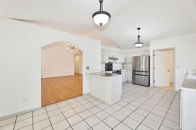 Building Photo - 1260 S Ridgehurst Cir