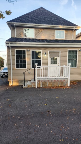 Primary Photo - 300 Quincy Ave