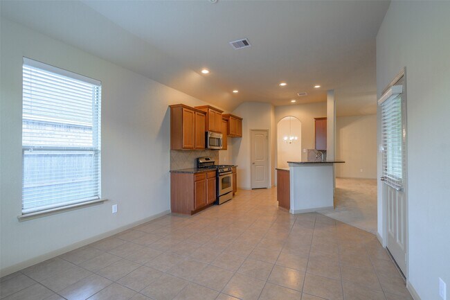 Building Photo - 12805 Shady Springs Dr