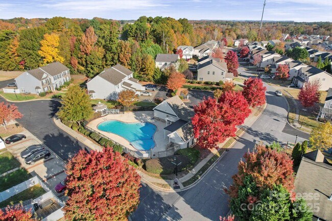 Building Photo - 6223 Woodland Commons Dr