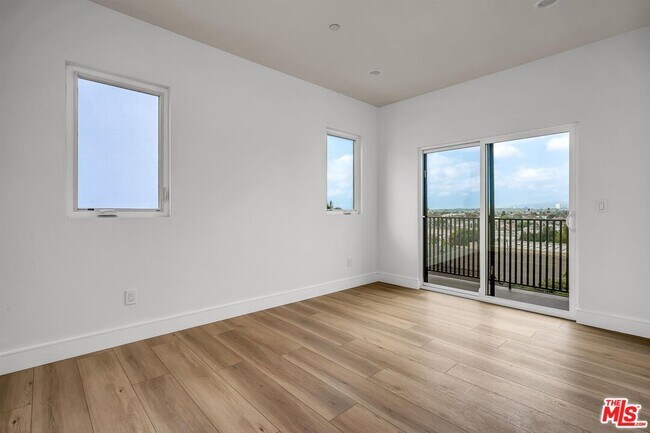 Building Photo - 4703 Saturn St