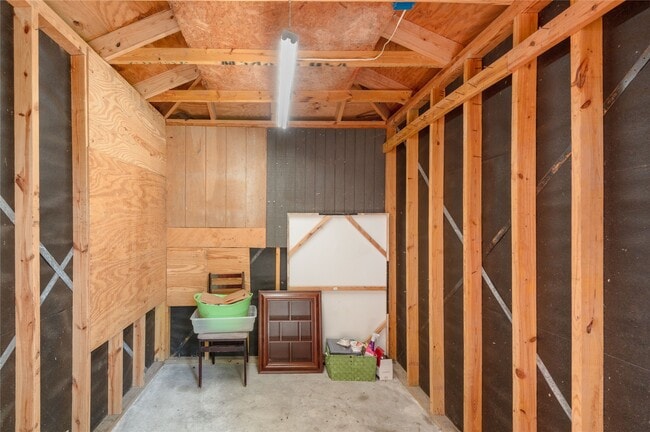 Building Photo - 2232 Azalea Cir