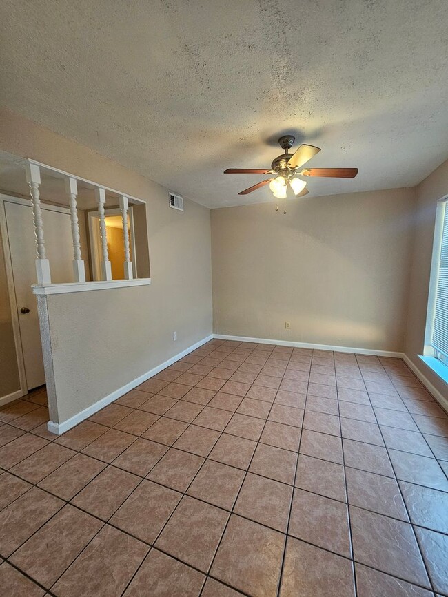 Building Photo - (3) Bed/(1.5) Bath Townhome Avail NOW!