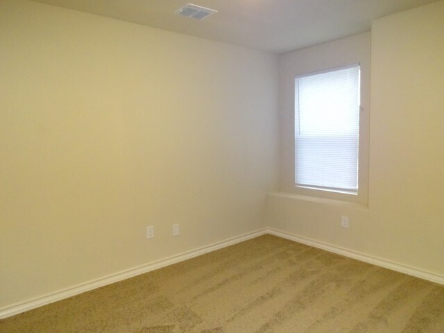 Building Photo - 7010 Lakeview Dr.