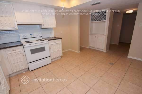 Building Photo - 18110 Navajo Trail Dr