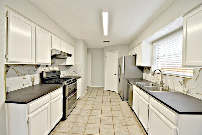 Building Photo - 13328 Black Canyon Dr