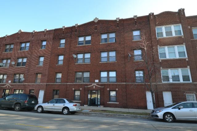 Building Photo - 3243 N Damen Ave